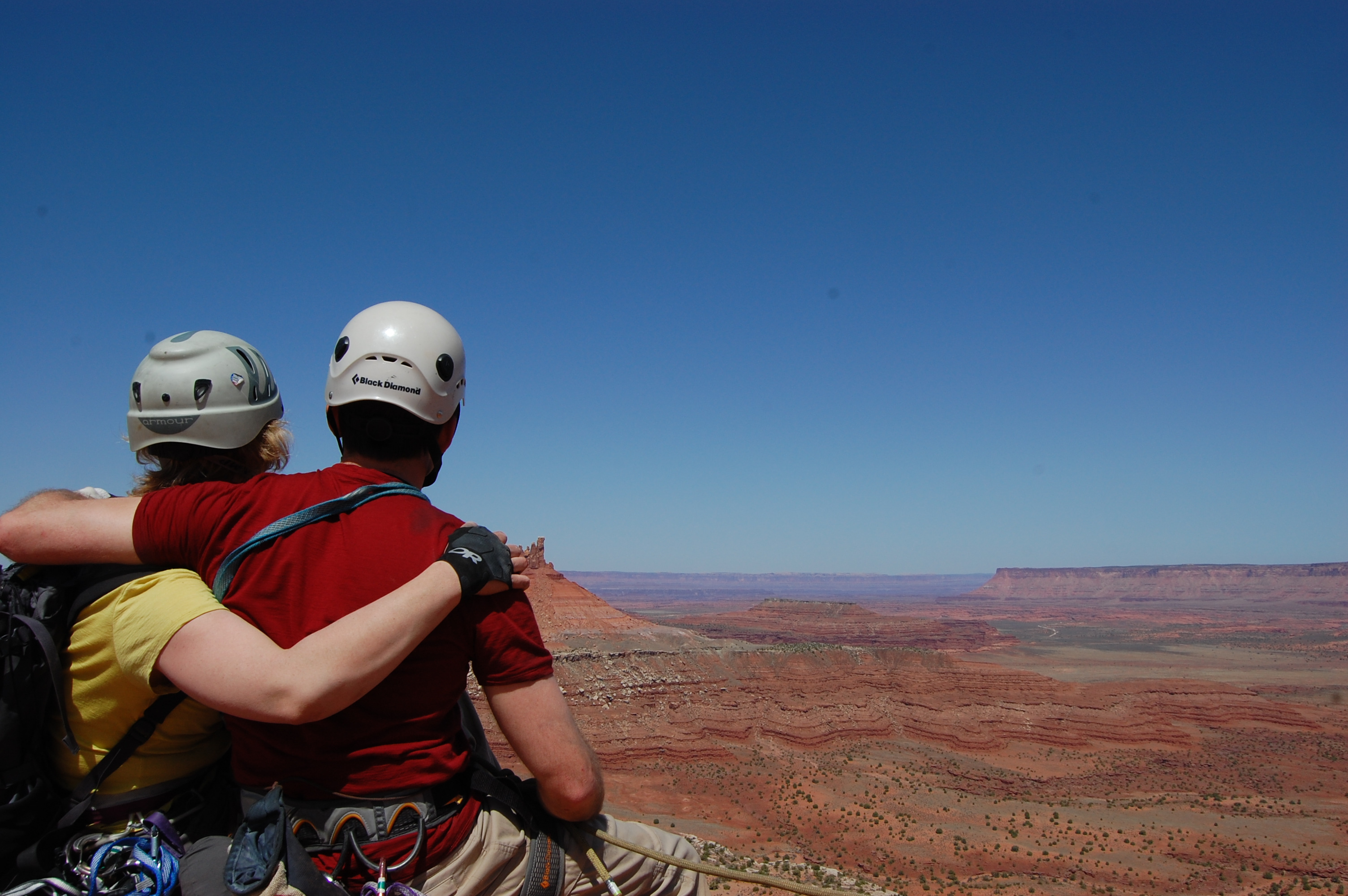Jon and Rudie looking out over the Canyonlands from a highpoint, arms around each other